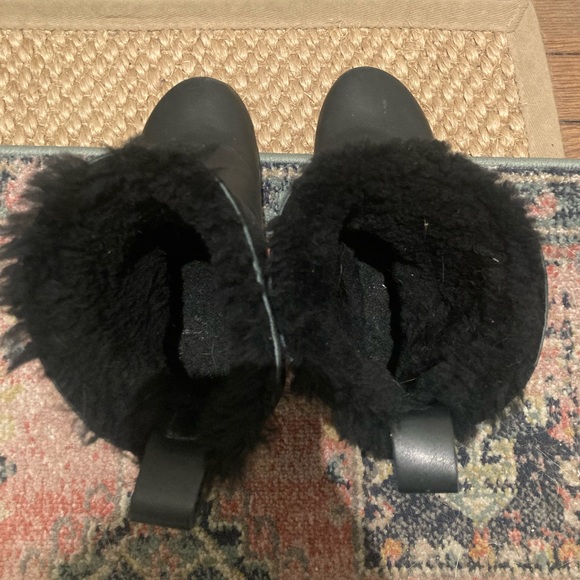 No. 6 Brand 5" Pull On Shearling Clog Boot on Mid on Black Base; Gently Worn - Picture 2 of 8